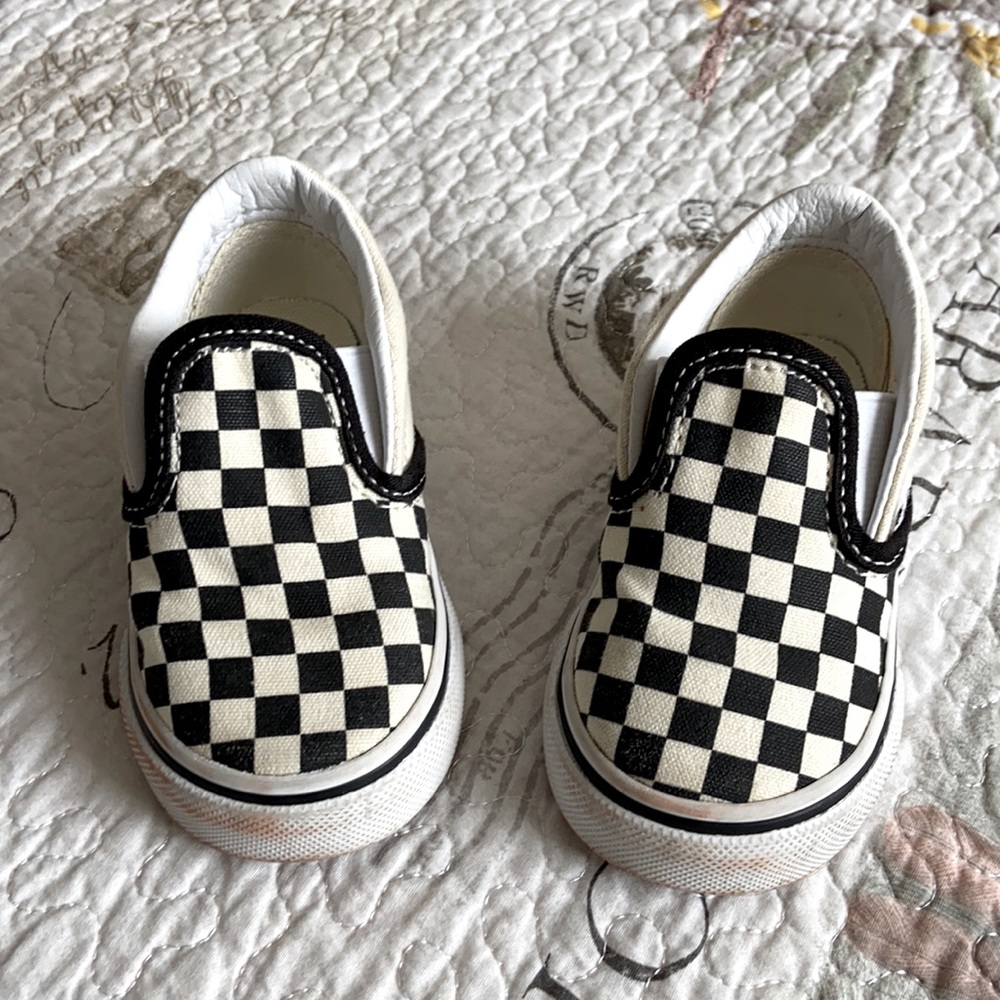 Like new size 5 checkered Vans